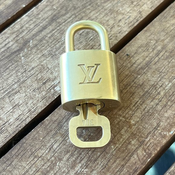 Louis Vuitton Gold Brass Lock and Key #304 🔐 - Picture 1 of 5